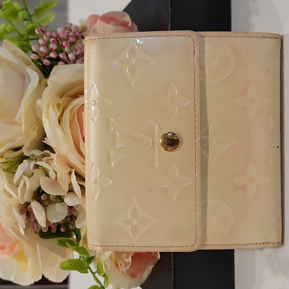 Authentic Louis Vuitton Vernis short wallet - Picture 1 of 11
